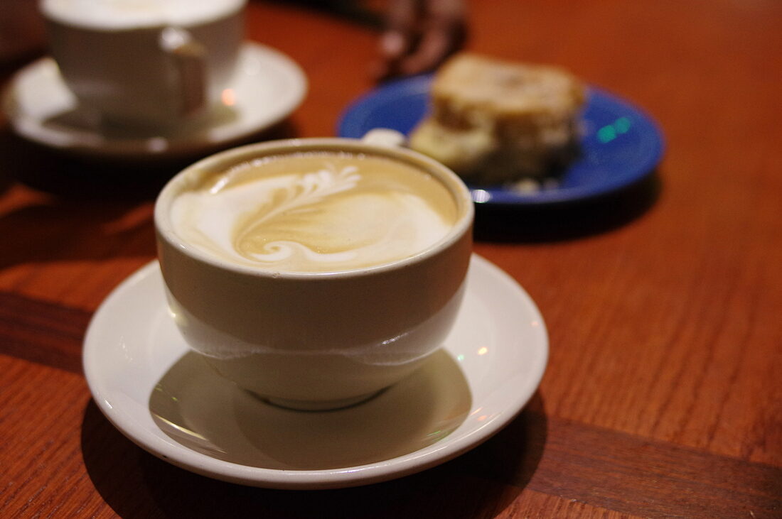 ラテアートの入ったカフェラテ